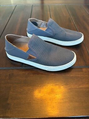 OluKai Women's Pehuea Slip-On Sneaker Loafer Flats Gray Drop In Heel Size 7